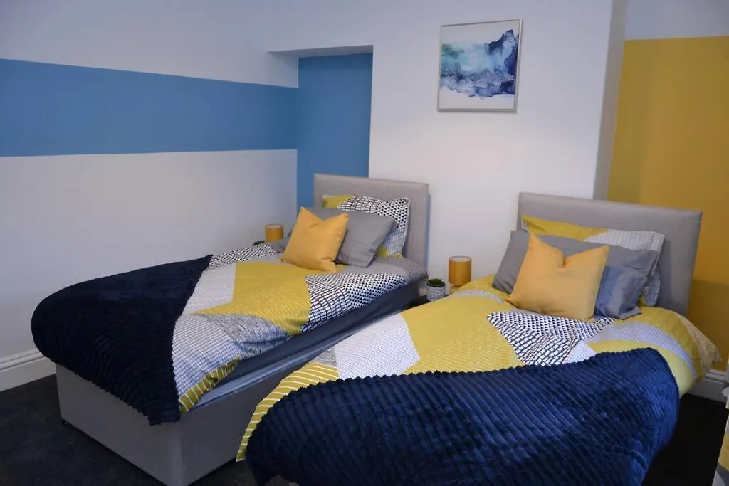 Holiday home Londonderry - 3 Bdr, Sleeps 6, Parking, Wifi, Stockton On Tees City Centre